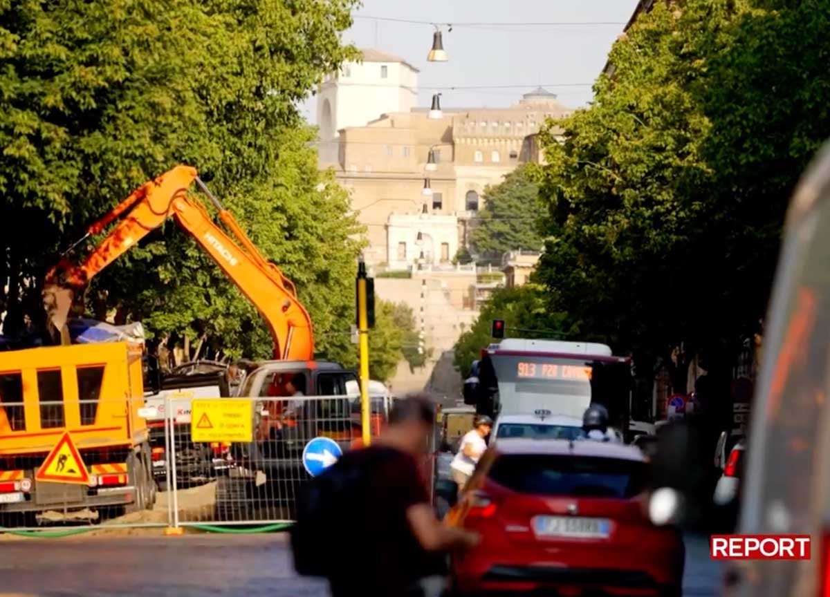 Giubileo, Porta Santa e cantieri profani: Report fa le pulci ai lavori di Roma. Tutti i ritardi di una città in ginocchio Giubileo, Porta Santa e cantieri profani: Report fa le pulci ai lavori di Roma. Tutti i ritardi di una città in ginocchio