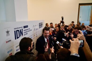 Salvini: “Non vorrei che qualcuno volesse fermare l’accordo Bpm-Mps. Nucleare? Chi dice no ha l’azienda in Francia…”