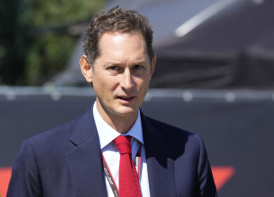 Eredità Agnelli, nuovo blitz su Elkann: sequestrato l’archivio legale dell’Avvocato. Si punta alla Dicembre