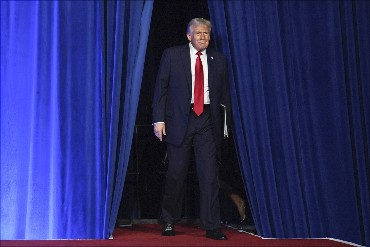 Trump annuncia dazi fino al 25%, tutti i Paesi nel mirino. La Cina: “Nessuno vincerà questa guerra”