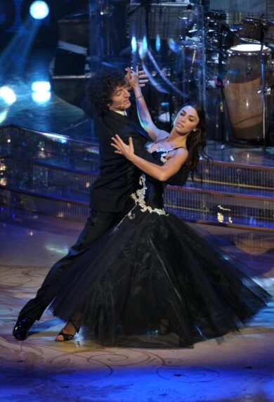 Ballando con le Stelle, chi è Samuele Peron. “Al fianco di Federica Pellegrini” – Dal Cantante Mascherato all’Isola dei Famosi