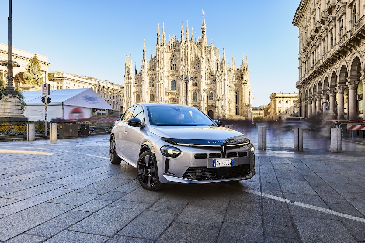 La Nuova Lancia Ypsilon: stile e innovazione nel cuore del Quadrilatero della Moda milanese