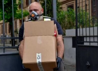 Ostia, la mina vagante del cittadino giornalista che fa tremare i politici. Il vero volto di Mauro Delicato e le battaglie di strada