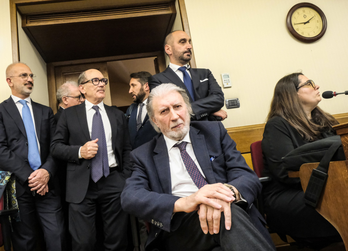 De Raho convocato in Procura da Cantone, vuole sentirlo per il caso dei dossieraggi legato a Striano De Raho convocato in Procura da Cantone, vuole sentirlo per il caso dei dossieraggi legato a Striano