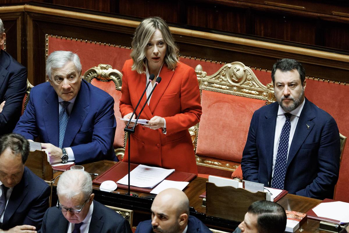 Scontro Tajani-Salvini, Meloni avverte gli alleati: a perdere consenso non sarò io. Trema il governo Scontro Tajani-Salvini, Meloni avverte gli alleati: a perdere consenso non sarò io. Trema il governo