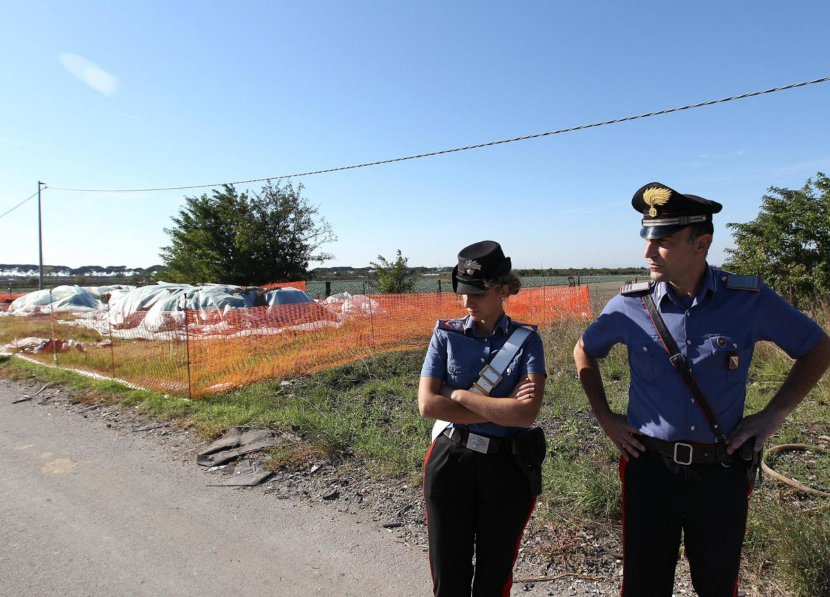 Caivano, sgombero di 36 case occupate. Gente in strada e urla alla polizia: “Jatavenne”. In 419 denunciati per abusivismo