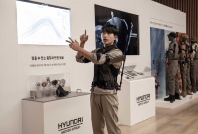 Hyundai e Kia rivoluzionano l’industria con il robot indossabile X-ble Shoulder