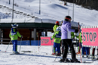 Vacanze sulla neve? Un lusso per pochi. Via alla stagione sciistica, dal Trentino alla Sicilia: oltre 100 euro al giorno per uno skipass