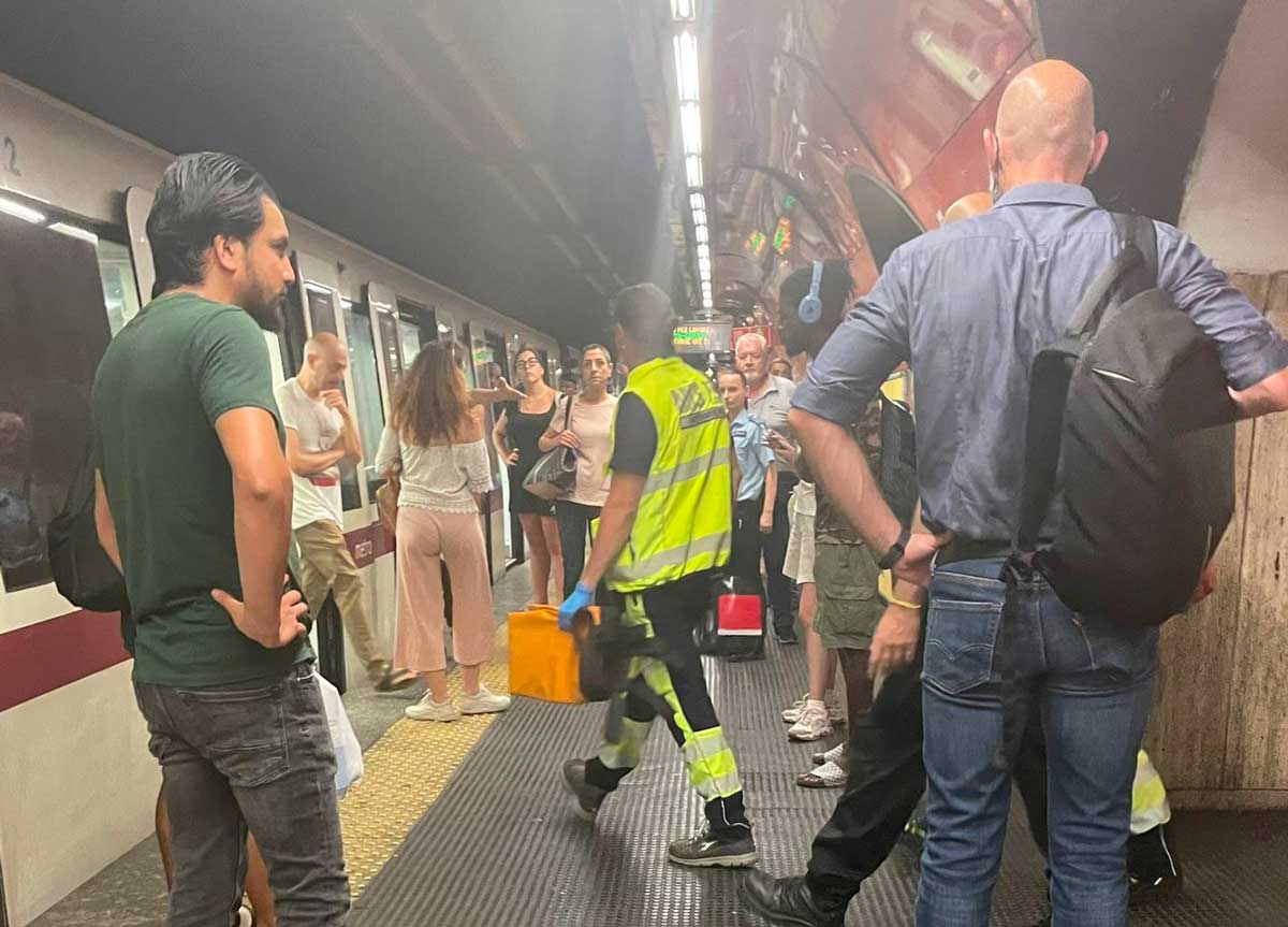 L’Atac in Tribunale: caldo torrido su bus e metrò ad agosto, gli utenti querelano: “Ora dimostrate che le misurazioni erano sbagliate” L’Atac in Tribunale: caldo torrido su bus e metrò ad agosto, gli utenti querelano: “Ora dimostrate che le misurazioni erano sbagliate”