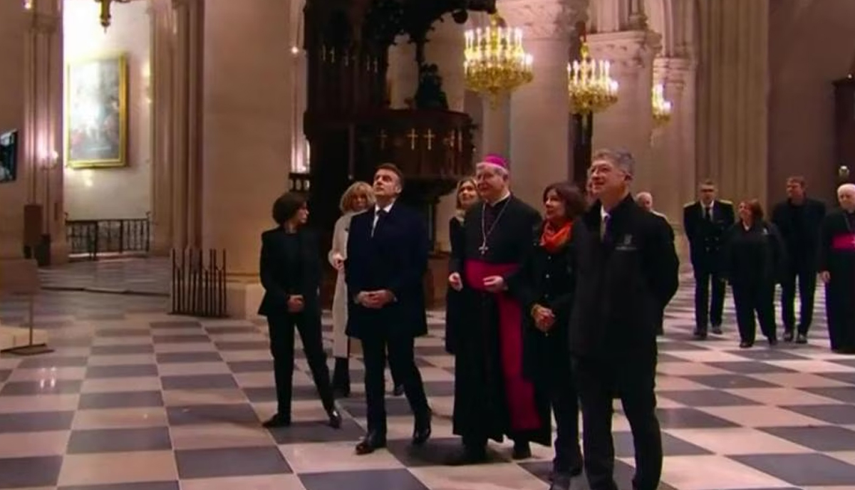 Macron a Parigi, visita a Notre Dame restaurata dopo l’incendio: “Sublime” | VIDEO Macron a Parigi, visita a Notre Dame restaurata dopo l’incendio: “Sublime” | VIDEO