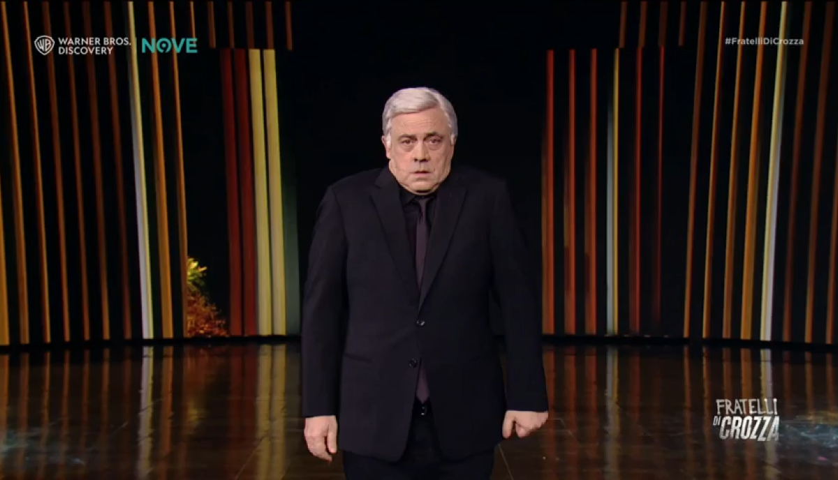 Crozza nei panni di Tajani: “Io non prendo ordini da nessuno” Crozza nei panni di Tajani: “Io non prendo ordini da nessuno”