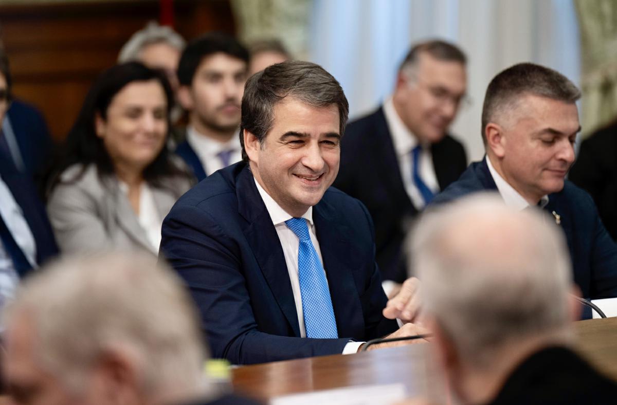 Fitto lascia il governo: “Due anni intensi ed entusiasmanti”. Sprint per un nuovo ministro in settimana Fitto lascia il governo: “Due anni intensi ed entusiasmanti”. Sprint per un nuovo ministro in settimana
