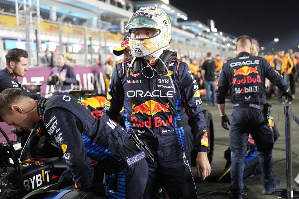 F1, Verstappen si prende il Gp del Qatar, Leclerc secondo. La Ferrari si avvicina alla McLaren nel campionato costruttori F1, Verstappen si prende il Gp del Qatar, Leclerc secondo. La Ferrari si avvicina alla McLaren nel campionato costruttori
