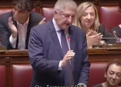 Governo, il dopo Fitto: in pole Foti. Possibile anche uno scambio di poltrone con Ciriani. Retroscena