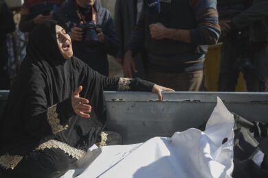 Siria sotto le bombe, il vero fronte della partita tra Stati Uniti e Iran si è aperto