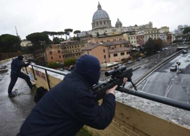 Porta Santa e Giubileo, a Roma sale la tensione: “accoglienza, cortesia e rigore”, in 150 pagine il “piano sicurezza”