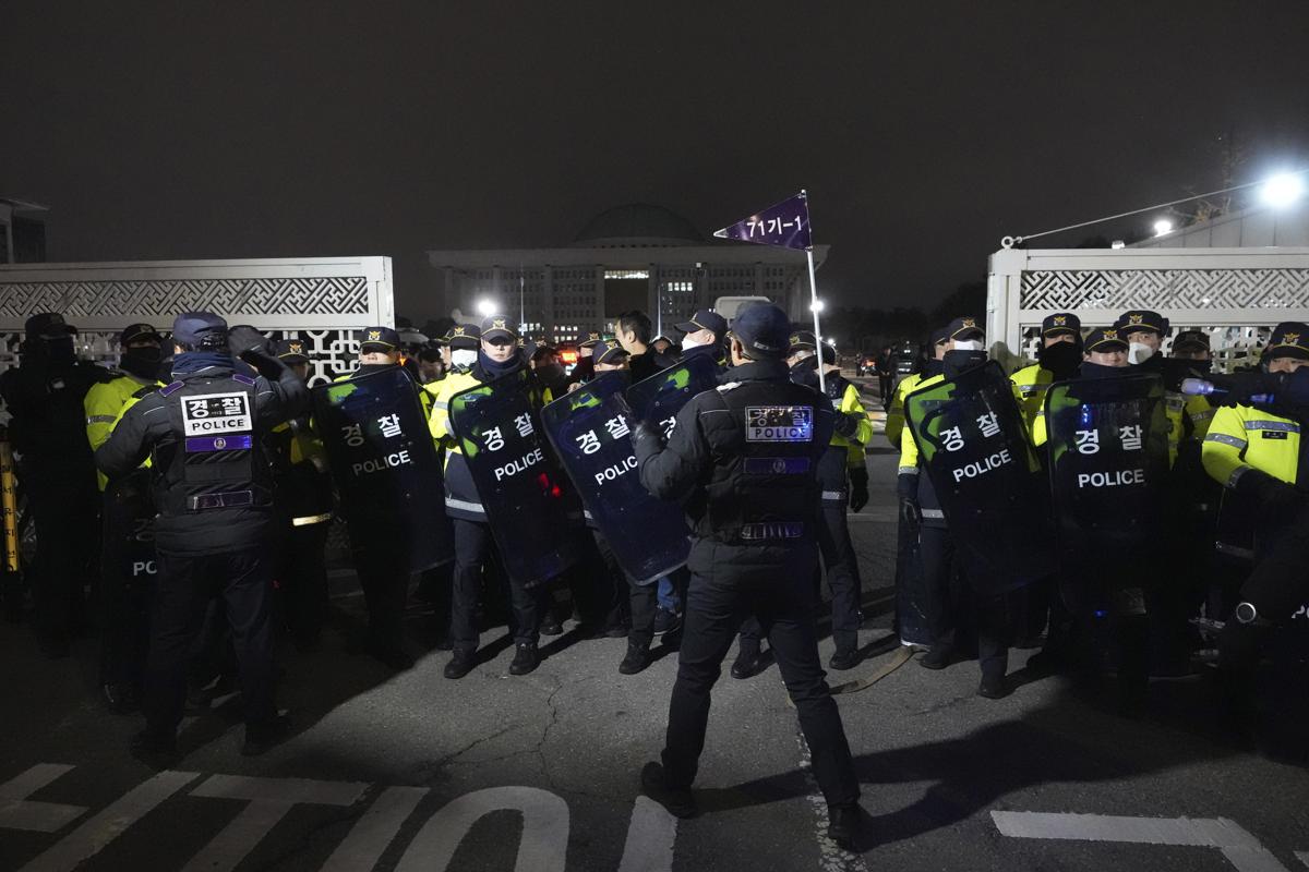 Esplode la tensione in Corea del Sud, sotto la legge marziale; nuovo attacco all’occidente pacifista Esplode la tensione in Corea del Sud, sotto la legge marziale; nuovo attacco all’occidente pacifista