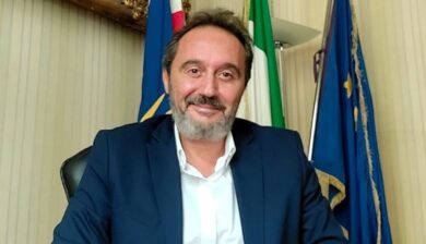 Minacce di morte al sindaco di Buccinasco: “Fatti i c…i tuoi o finisci al cimitero”