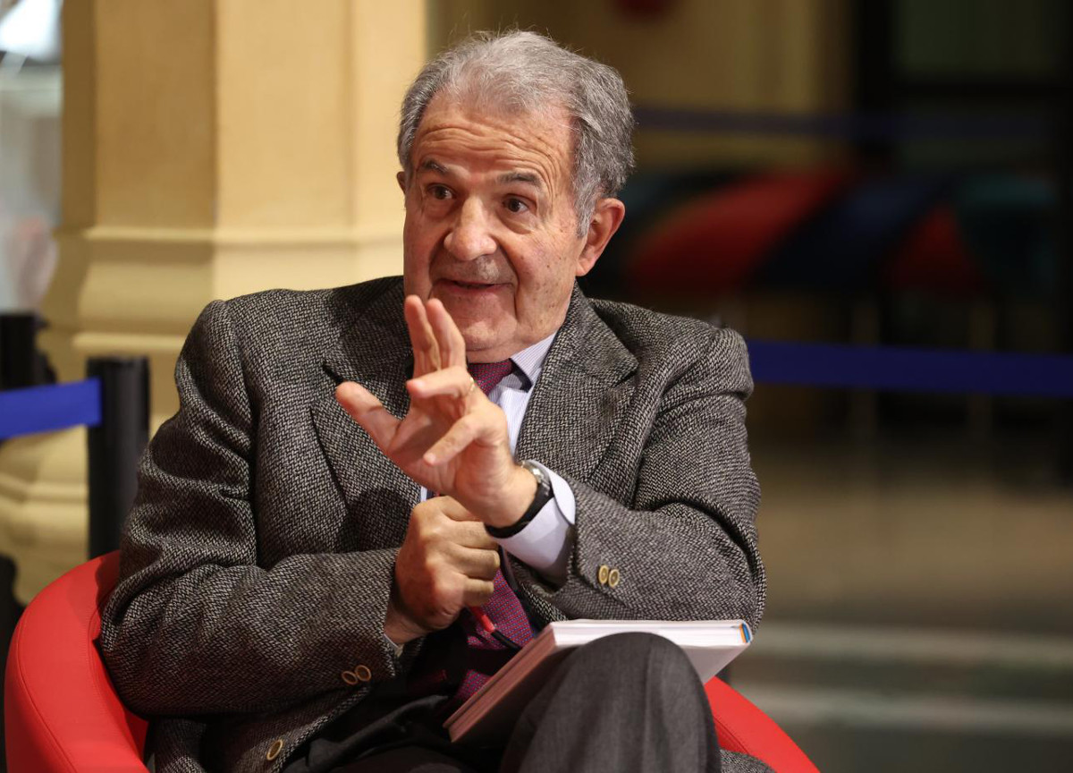 Prodi: “Meloni piace agli Usa perché obbedisce”. Poi allontana il M5s dalla Sinistra Prodi: “Meloni piace agli Usa perché obbedisce”. Poi allontana il M5s dalla Sinistra