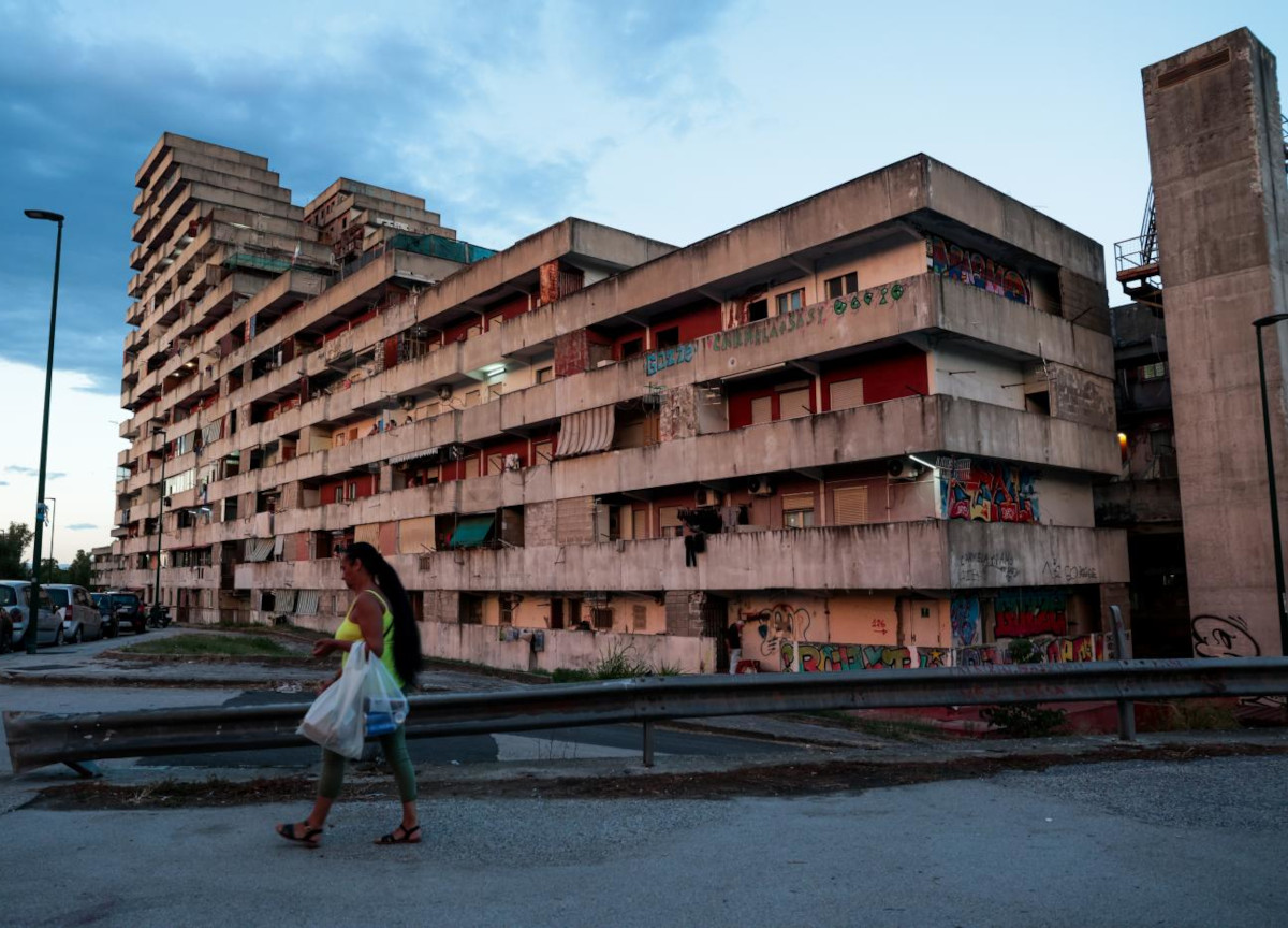 Scampia: sgomberi alla vela gialla, poi toccherà alla rossa. Saranno demoliti i simboli di Gomorra Scampia: sgomberi alla vela gialla, poi toccherà alla rossa. Saranno demoliti i simboli di Gomorra