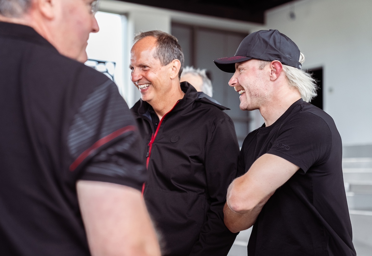 Valtteri Bottas al volante della nuova Alfa Romeo 33 Stradale Valtteri Bottas al volante della nuova Alfa Romeo 33 Stradale