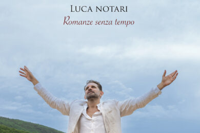 ‘Un mondo in cui credere – Romanze senza tempo’ che segna il ritorno del produttore ed editore Giancarlo Lucariello: la voce è quella di Luca Notari