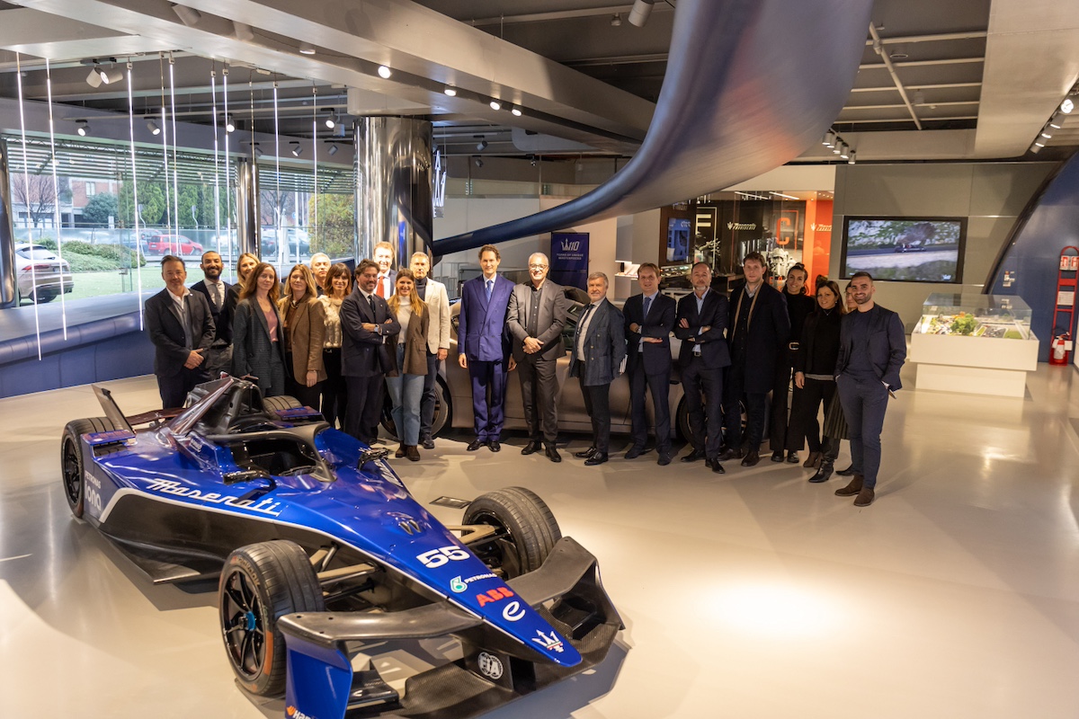 John Elkann incontra le persone di Maserati nella storica sede di Modena John Elkann incontra le persone di Maserati nella storica sede di Modena