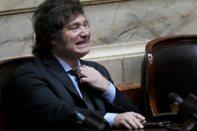 Atreju ormai è la terza camera, gli ospiti di Meloni: da Conte a Milei al primo ministro libanese. Ma Schlein…