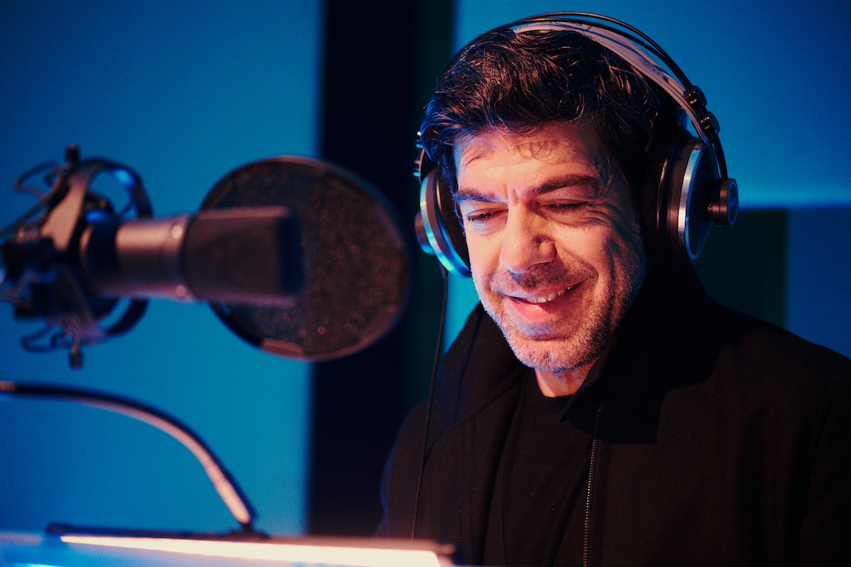 Pierfrancesco Favino è la voce di BMW Italia per la mobilità sostenibile