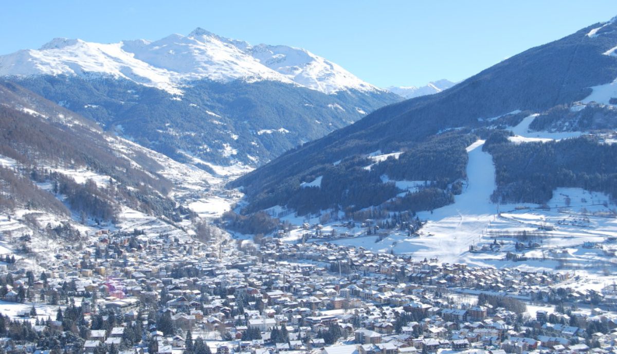 Bormio, la Regina delle Alpi si prepara alle Olimpiadi: al via la Stagione Sciistica 2024/25 Bormio, la Regina delle Alpi si prepara alle Olimpiadi: al via la Stagione Sciistica 2024/25