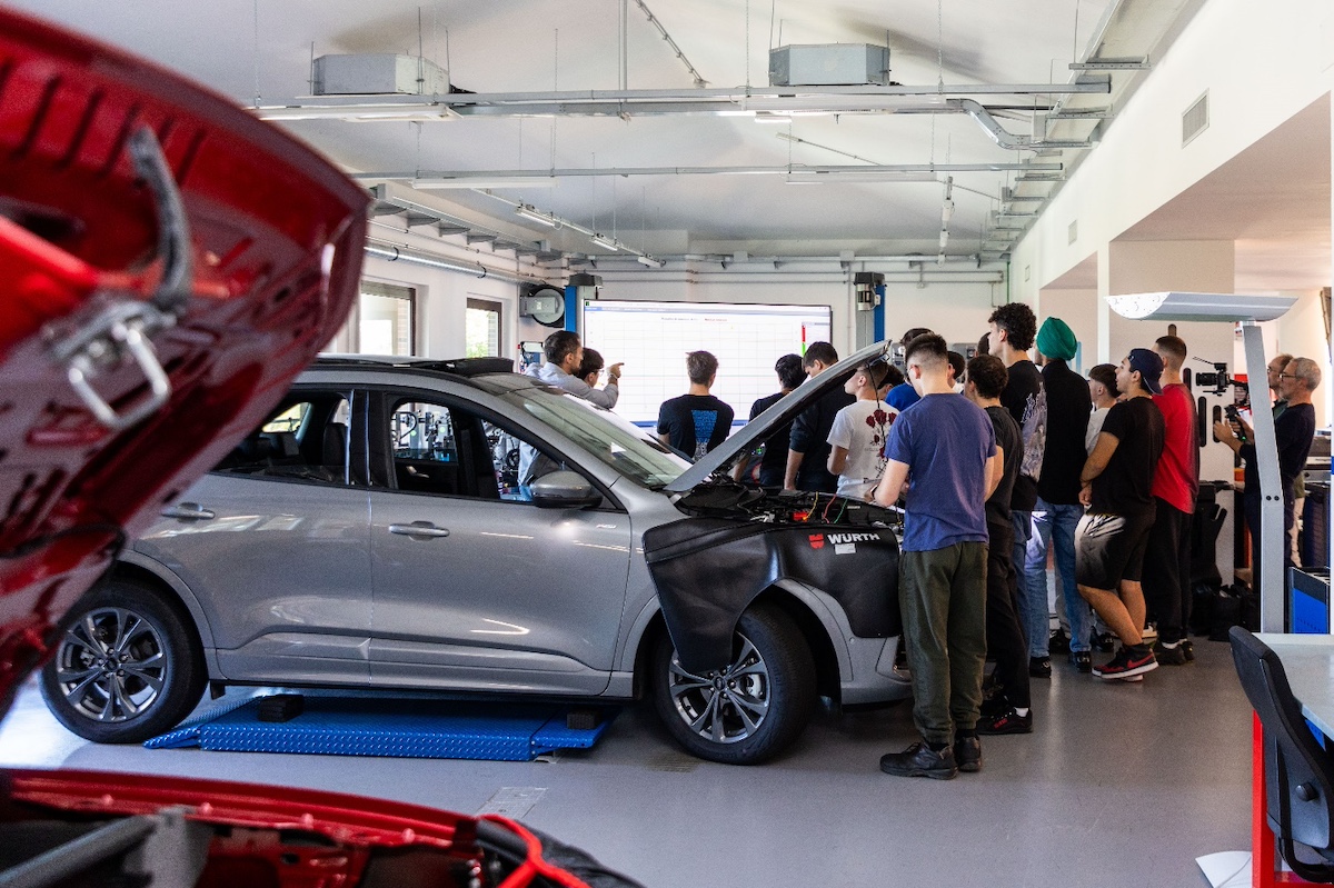 Ford Youth Academy: una palestra di eccellenza per i tecnici del futuro Ford Youth Academy: una palestra di eccellenza per i tecnici del futuro