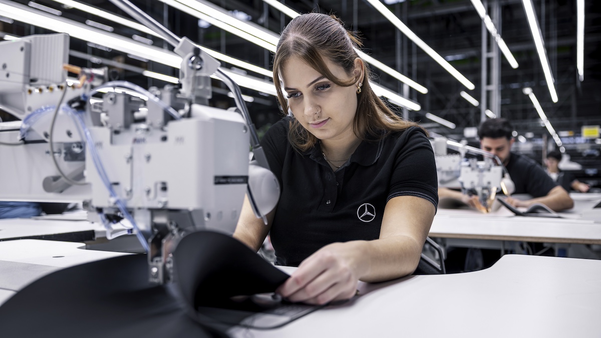 Mercedes-Benz MANUFAKTUR: L’artigianato incontra l’innovazione a Sindelfingen Mercedes-Benz MANUFAKTUR: L’artigianato incontra l’innovazione a Sindelfingen