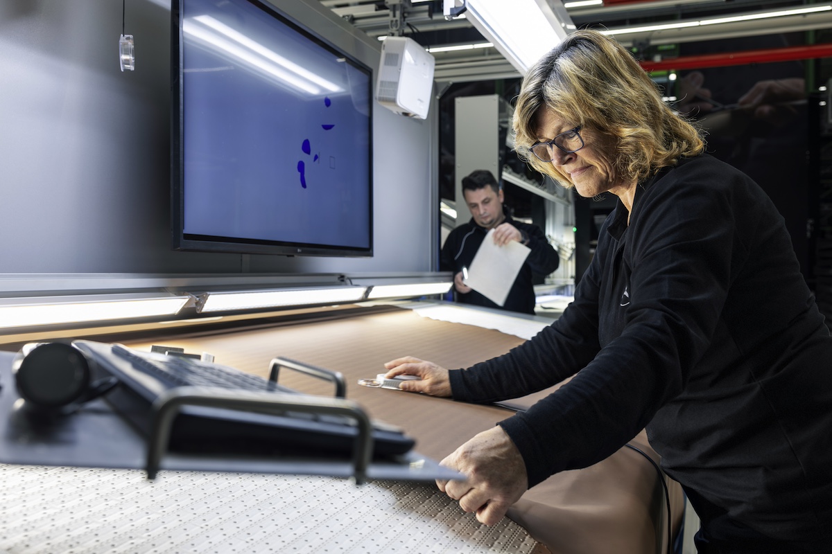 Mercedes-Benz MANUFAKTUR: L’artigianato incontra l’innovazione a Sindelfingen Mercedes-Benz MANUFAKTUR: L’artigianato incontra l’innovazione a Sindelfingen