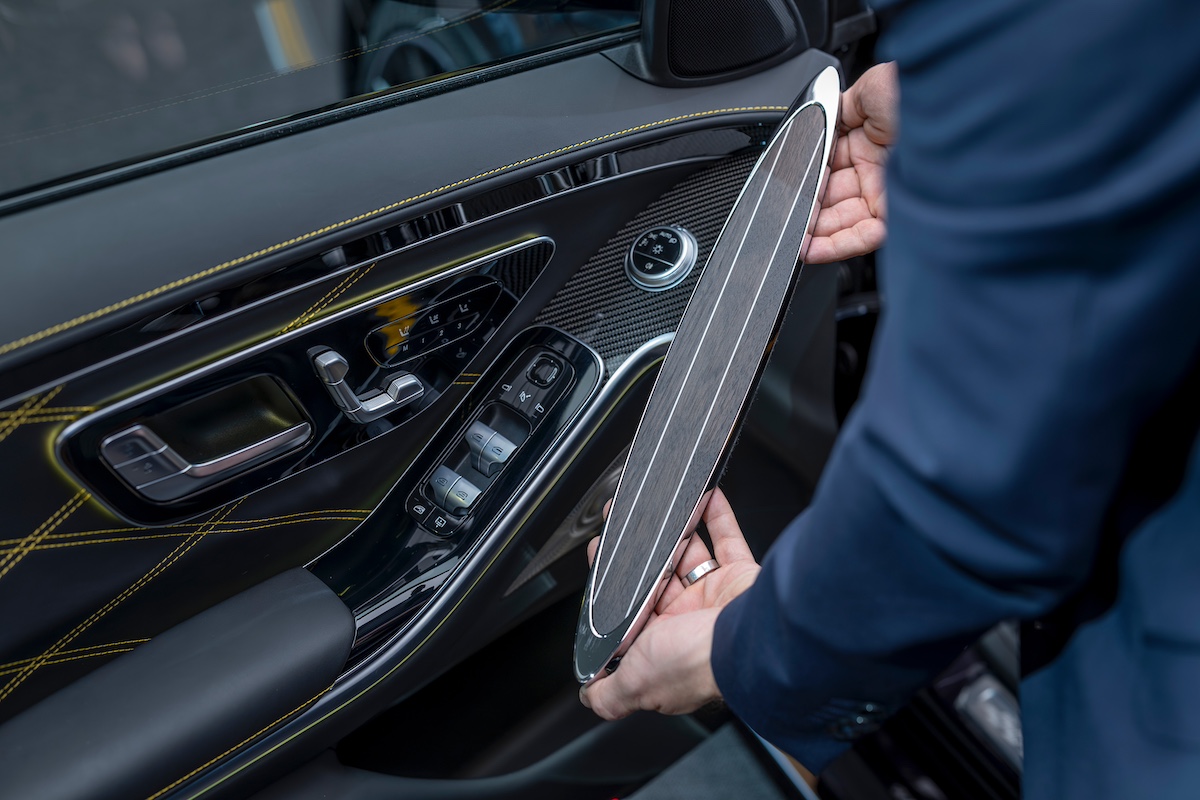Mercedes-Benz MANUFAKTUR: L’artigianato incontra l’innovazione a Sindelfingen Mercedes-Benz MANUFAKTUR: L’artigianato incontra l’innovazione a Sindelfingen