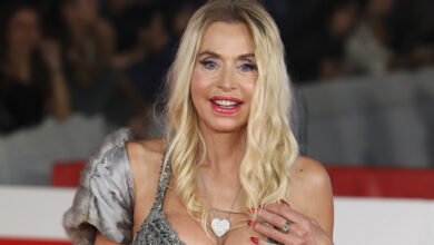 Spagna, Sanchez annuncia: “Nuovo record di occupati, 22 milioni”. Ne parlerà stanotte a Valeria Marini?