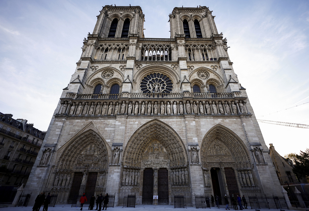 Francia, Parigi blindata per l’apertura di Notre Dame: attesi Meloni e Mattarella. Il compromesso dei socialisti con Macron Francia, Parigi blindata per l’apertura di Notre Dame: attesi Meloni e Mattarella. Il compromesso dei socialisti con Macron