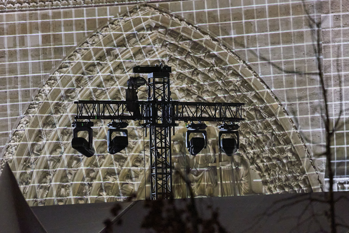 Francia, Parigi blindata per l’apertura di Notre Dame: attesi Meloni e Mattarella. Il compromesso dei socialisti con Macron Francia, Parigi blindata per l’apertura di Notre Dame: attesi Meloni e Mattarella. Il compromesso dei socialisti con Macron