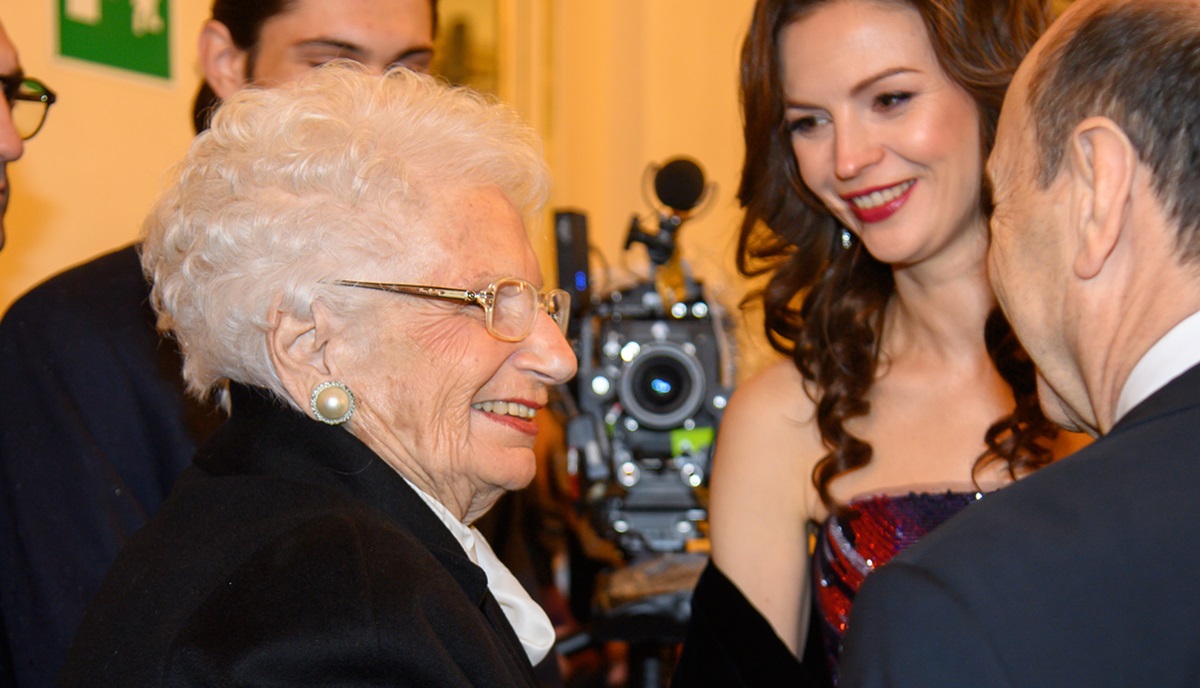 Prima della Scala di Milano, sfilata di vip. Trionfo Armani. FOTO/VIDEO