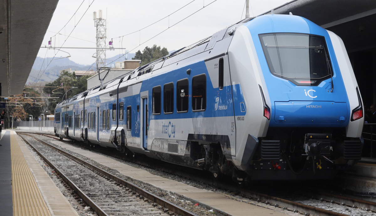 Gruppo FS, Trenitalia: completata la fornitura di 7 treni ibridi Intercity per Basilicata, Calabria e Puglia Gruppo FS, Trenitalia: completata la fornitura di 7 treni ibridi Intercity per Basilicata, Calabria e Puglia