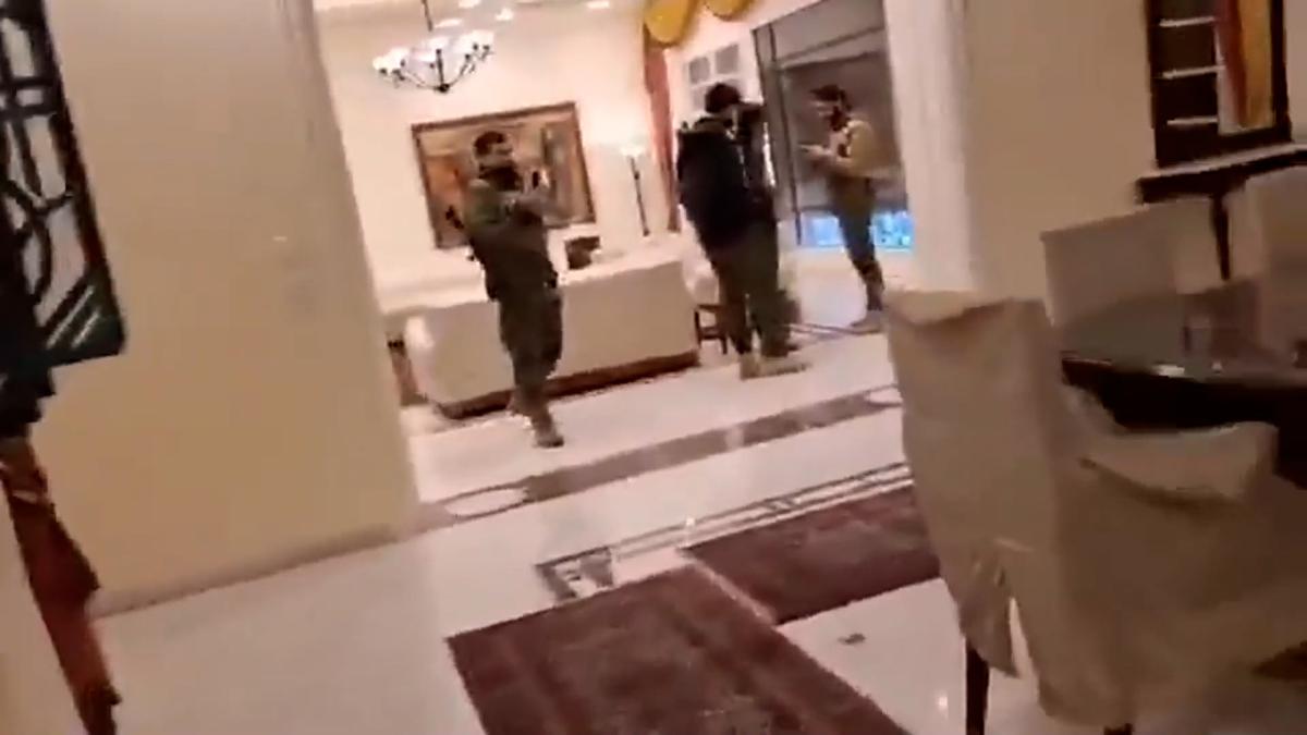 Guerra in Siria, si riunisce il consiglio di sicurezza dell’Onu. Bashir a capo del governo di transizione. Il Cremlino: “L’asilo ad Assad deciso da Putin” Guerra in Siria, si riunisce il consiglio di sicurezza dell’Onu. Bashir a capo del governo di transizione. Il Cremlino: “L’asilo ad Assad deciso da Putin”