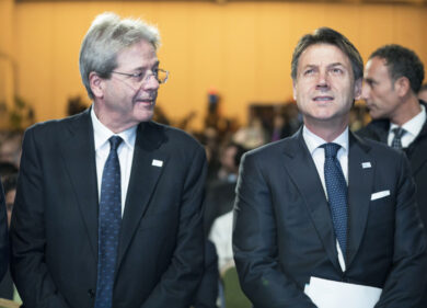 M5S, Conte si allea con il Pd solo se sarà Gentiloni il candidato premier. Grillo (quasi) out, Di Battista alla finestra