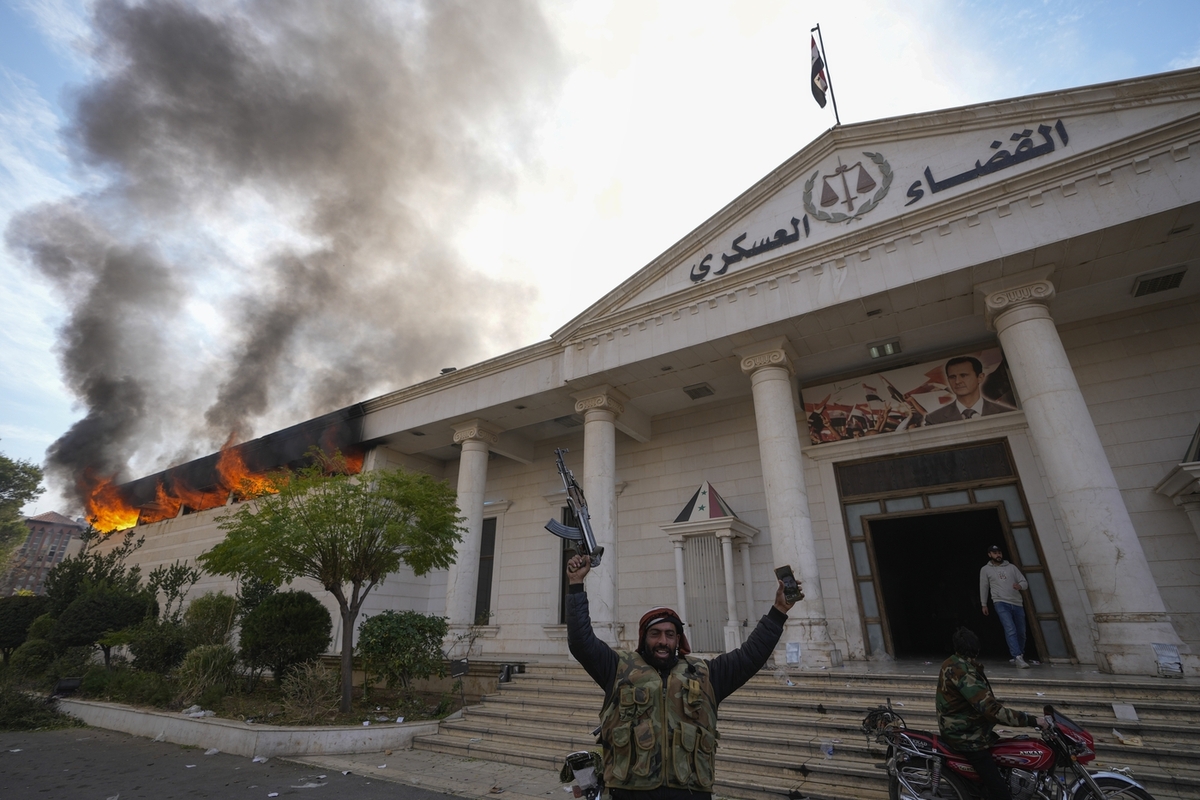 Frammentazione in Medio Oriente, piano Yinon e hub energetici: così il caos in Siria diventa un assist per Israele Frammentazione in Medio Oriente, piano Yinon e hub energetici: così il caos in Siria diventa un assist per Israele