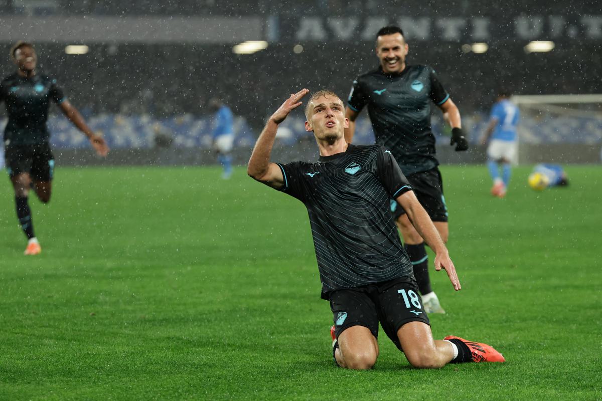 Isaksen, schiaffo al Napoli di Conte. Ora per lo scudetto l’Atalanta è davanti a tutti Isaksen, schiaffo al Napoli di Conte. Ora per lo scudetto l’Atalanta è davanti a tutti