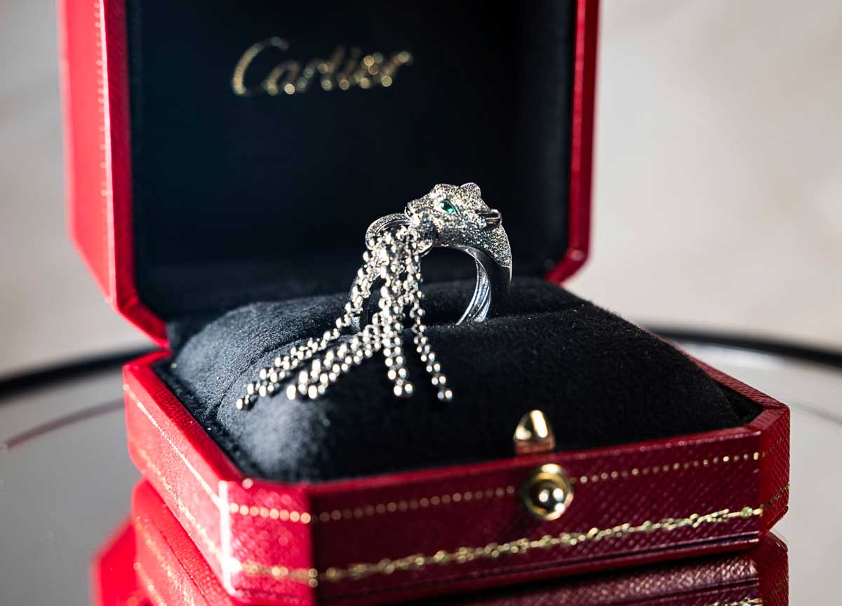 Vendesi preziosi di famiglia per 700 mila euro: super asta di Affide con il sogno: un diamante da 25,19 carati Vendesi preziosi di famiglia per 700 mila euro: super asta di Affide con il sogno: un diamante da 25,19 carati
