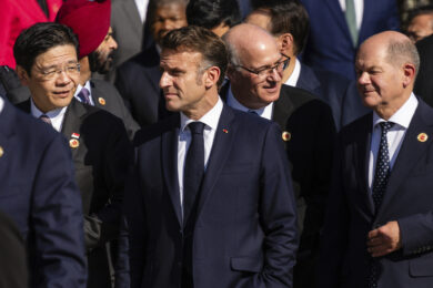 Francia, ora Macron pensa a una premier. L’idea di una donna per risollevare il Paese