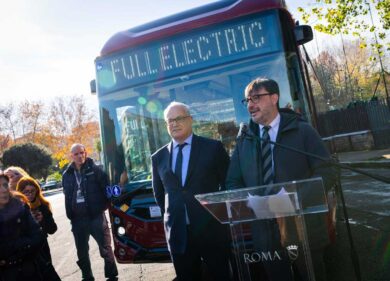 Bus elettrici, Roma fa il “pieno green” con 411 mezzi nuovi di zecca. I primi 110 mezzi su strada entro fine mese