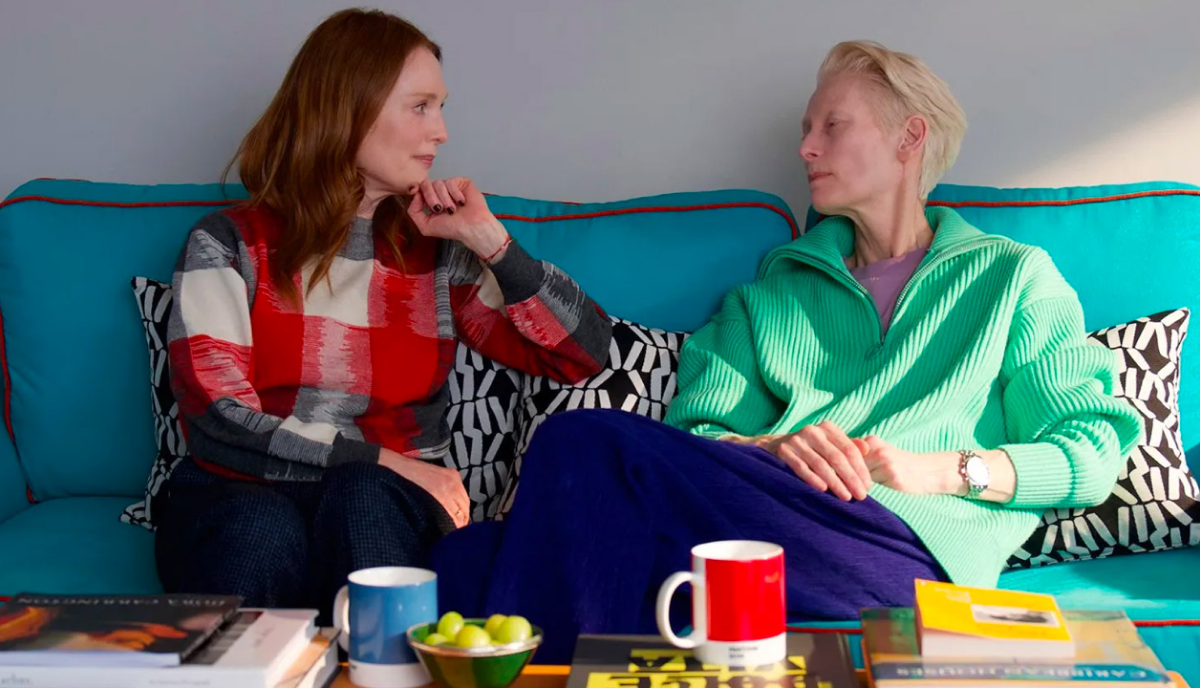 La Stanza Accanto: Pedro Almodóvar esplora l’eutanasia con Swinton e Moore in un viaggio tra vita e morte La Stanza Accanto: Pedro Almodóvar esplora l’eutanasia con Swinton e Moore in un viaggio tra vita e morte