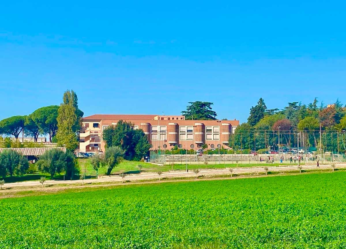 Scuola, lezioni per 7 ore e 10 minuti di ricreazione: all’Agrario Garibaldi tira aria di “rivolta”: “Siamo come prigionieri” Scuola, lezioni per 7 ore e 10 minuti di ricreazione: all’Agrario Garibaldi tira aria di “rivolta”: “Siamo come prigionieri”
