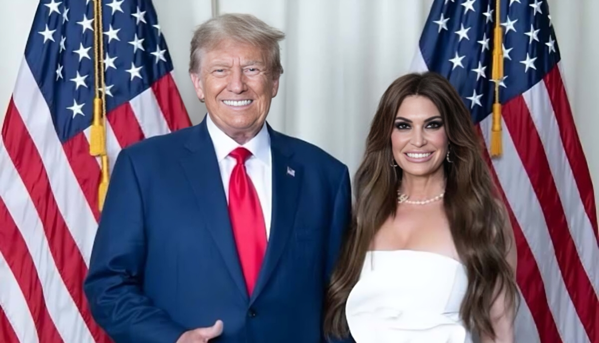 Trump prosegue con la “parentopoli”. Nominata pure la fidanzata di suo figlio: Kimberly Guilfoyle scelta come ambasciatrice in Grecia
