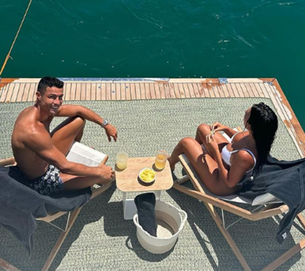 Cristiano Ronaldo si regala un jet extralusso personalizzato: il prezzo è da capogiro